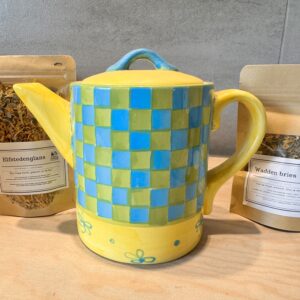 Vrolijk gekleurde theepot